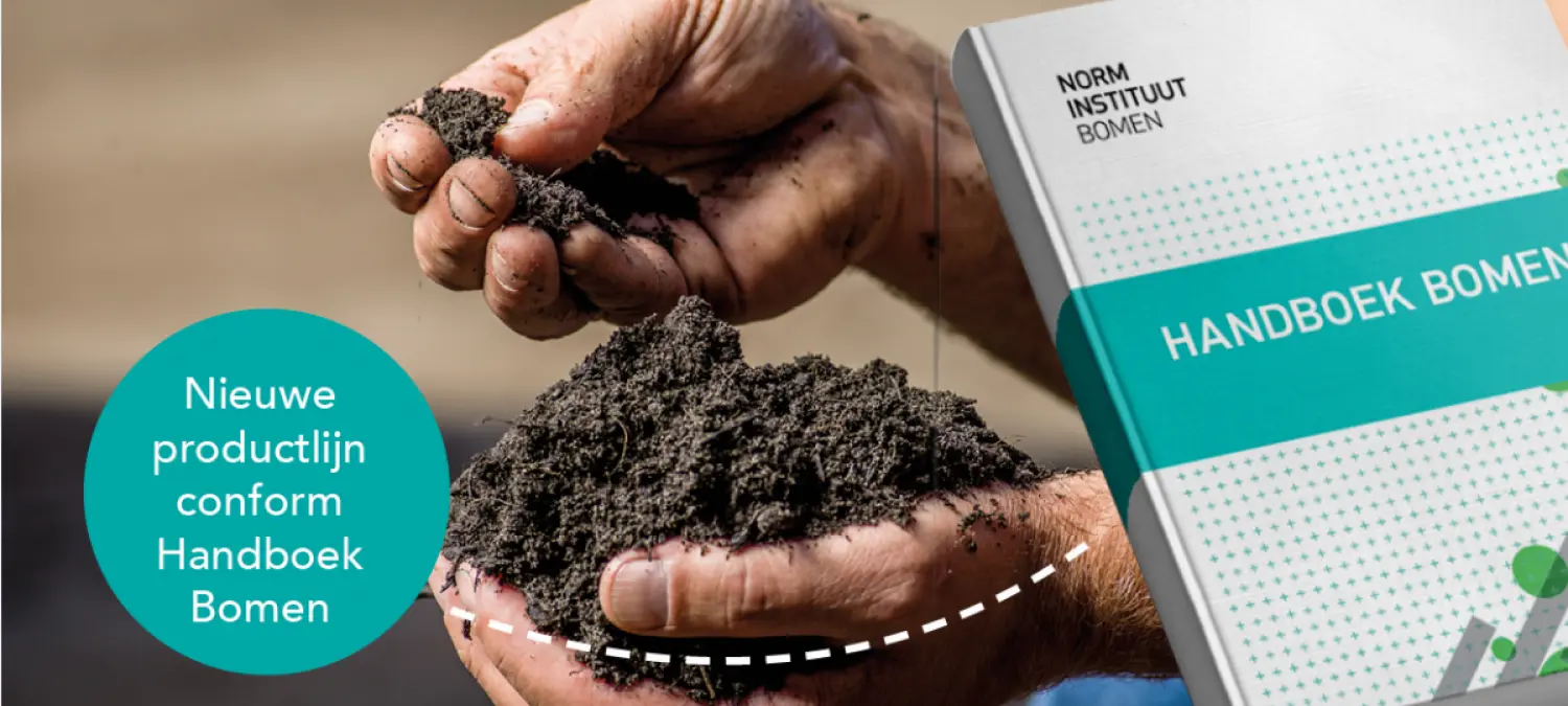 Handen met donkere grond naast het boek Handboek Bomen