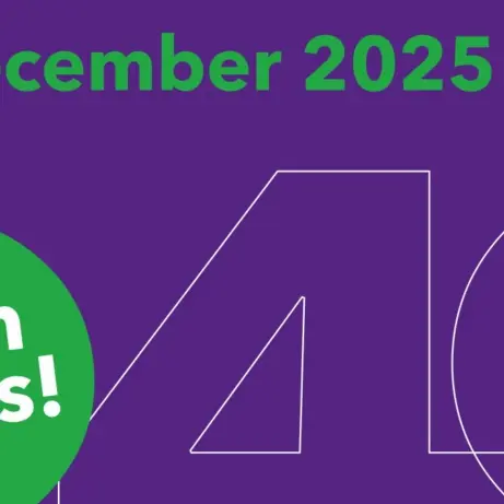 Paarse uitnodiging met 30 december 2025, Kom langs en het cijfer 40