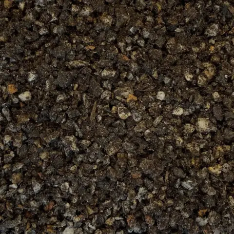 Fijn granulaat van donkere grond met lichte steenkorrels